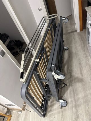 Cama articulada eléctrica con ruedas