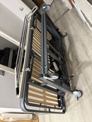 Cama articulada eléctrica con ruedas
