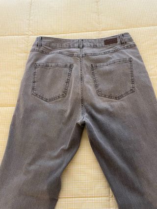 Pantalón vaquero gris mujer