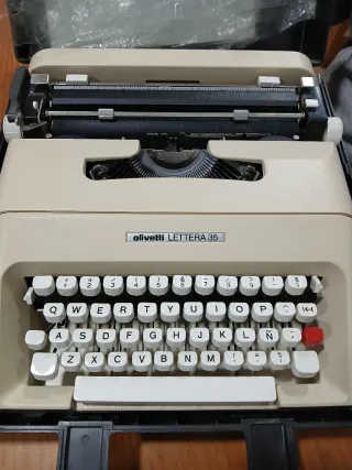 Máquina de escribir Olivetti LETTERA 35