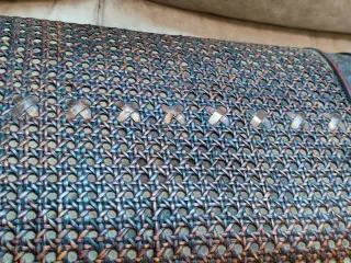 Cofre de madera y bambú decorado