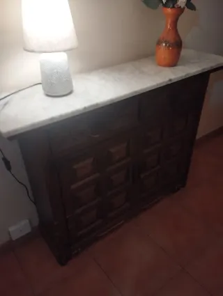 Taquillón de madera con 2 cajones y tapa mármol