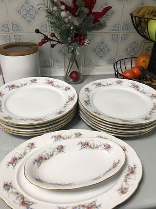 Juego de platos vintage floral dorado