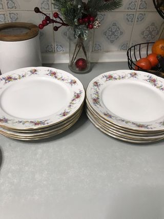 Juego de platos vintage floral dorado
