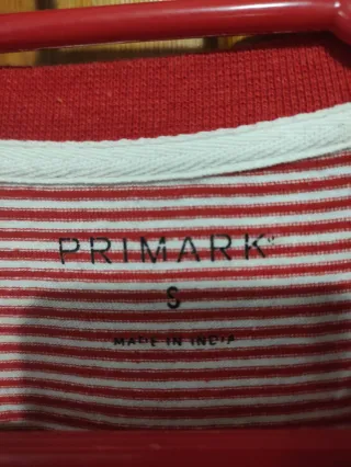 Camiseta rayas roja y blanca con calavera