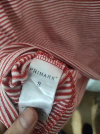 Camiseta rayas roja y blanca con calavera