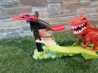 Dinosaurio T-rex de Hot wheels