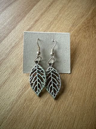Pendientes hoja verde y platados