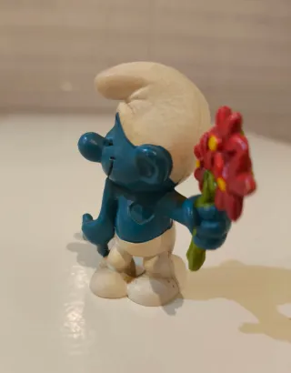 Pitufo con flores. 20044. 1978. Pitufo enamorado