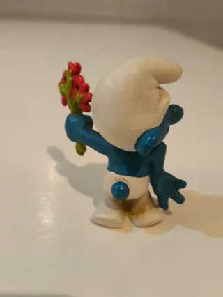 Pitufo con flores. 20044. 1978. Pitufo enamorado