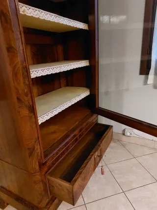 Vetrinetta antica in legno e vetro