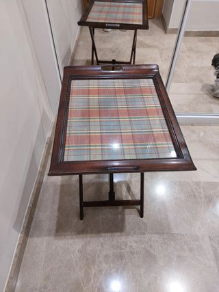 Mesa auxiliar plegable con bandeja