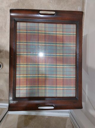 Mesa auxiliar plegable con bandeja