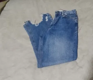 Pantalón vaquero desgastado