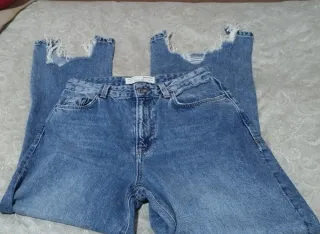 Pantalón vaquero desgastado