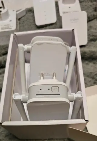 9 Extensores de Red y 1 Router WIFI D-Link