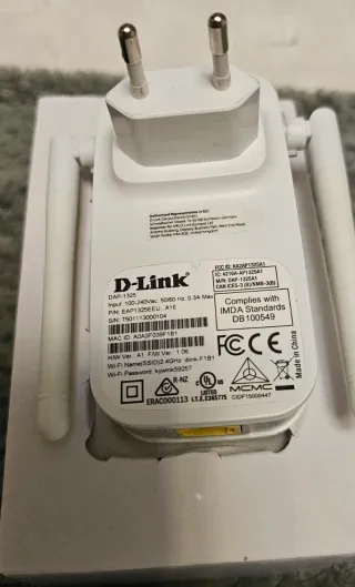 9 Extensores de Red y 1 Router WIFI D-Link