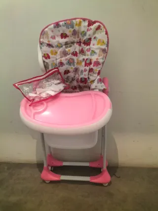 Trona bebé rosa con estampado de elefantes