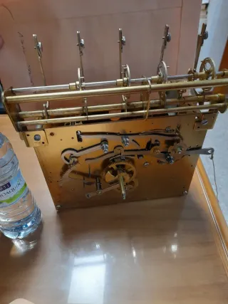 Maquinaria de reloj antigua