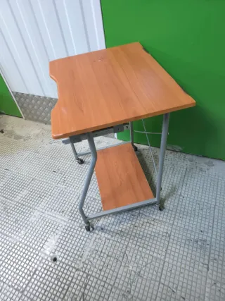 Mesa de centro, escritorio ordenador,respisa pared