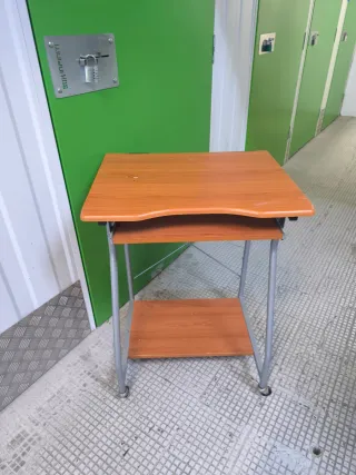 Mesa de centro, escritorio ordenador,respisa pared