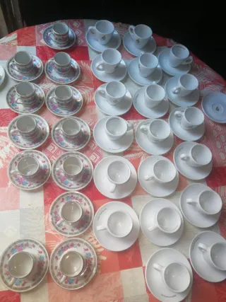 Juego de tazas de café y platillos