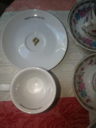 Juego de tazas de café y platillos
