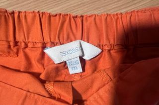 Pantalón corto naranja niña con dibujos