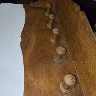 Antiguo perchero de castaño