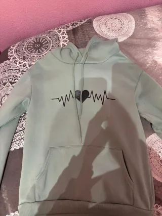 Sudadera con estampado de corazón