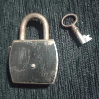 Antiguo candado francés con llave original