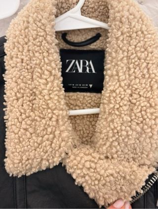 Cazadora Zara efecto piel con borreguito