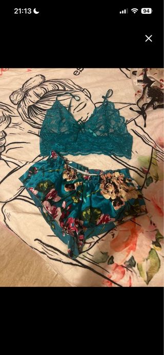 Pijama corto encaje y estampado floral