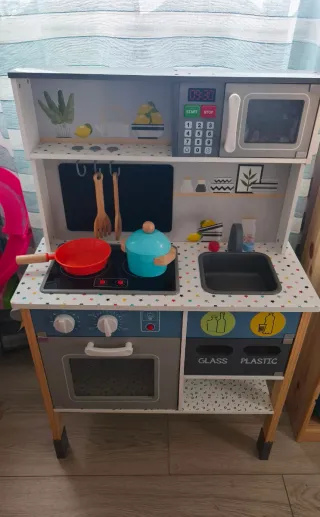 Cocina de madera de juguete