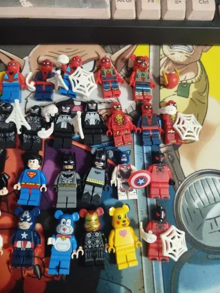 Lote de 28 minifiguras héroes