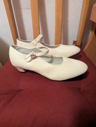 Zapatos flamenco blancos