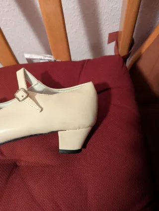 Zapatos flamenco blancos