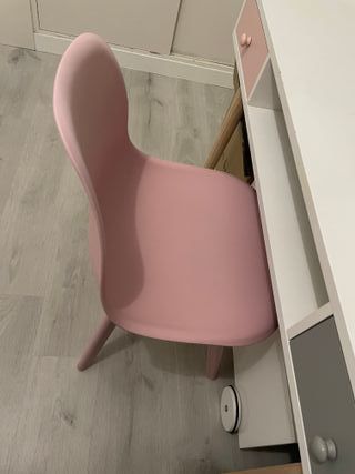 Escritorio infantil blanco y rosa