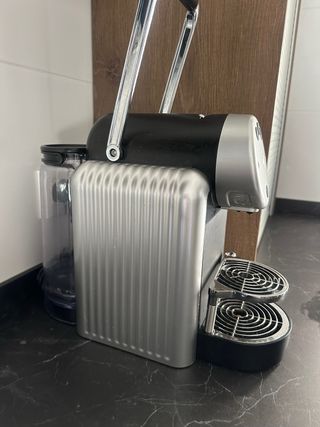 Cafetera Nespresso Plata
