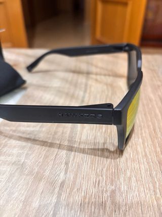 Gafas de sol Hawkers negras y rojas