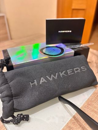 Gafas de sol Hawkers negras y rojas