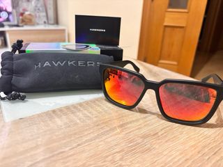 Gafas de sol Hawkers negras y rojas