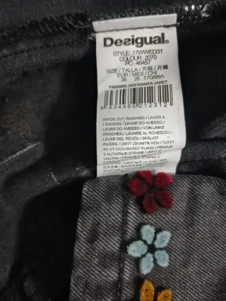 Cazadora vaquera Desigual negra