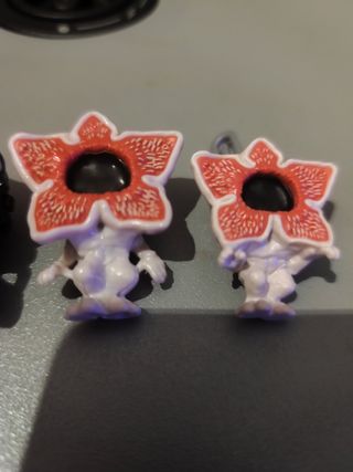 3 mini funkos demogorgon