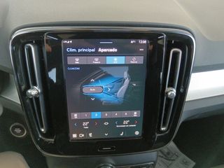 Volvo XC40 Plus Dark