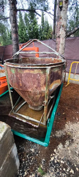 Cazo hormigón y batea escombros