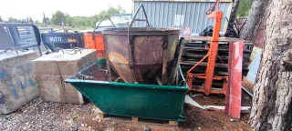 Cazo hormigón y batea escombros