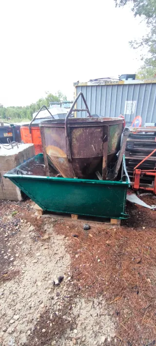 Cazo hormigón y batea escombros