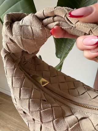 Bolso modelo Jodie Bottega Veneta Beige