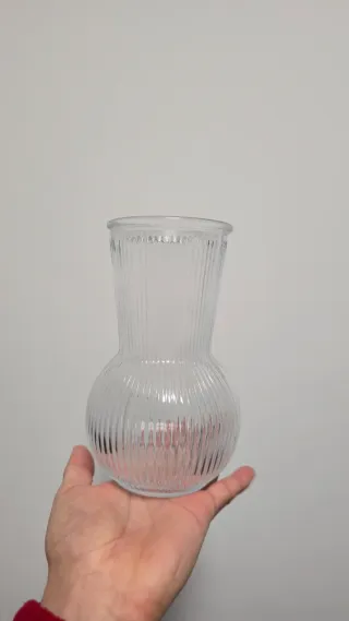 Jarra de vidro canelada